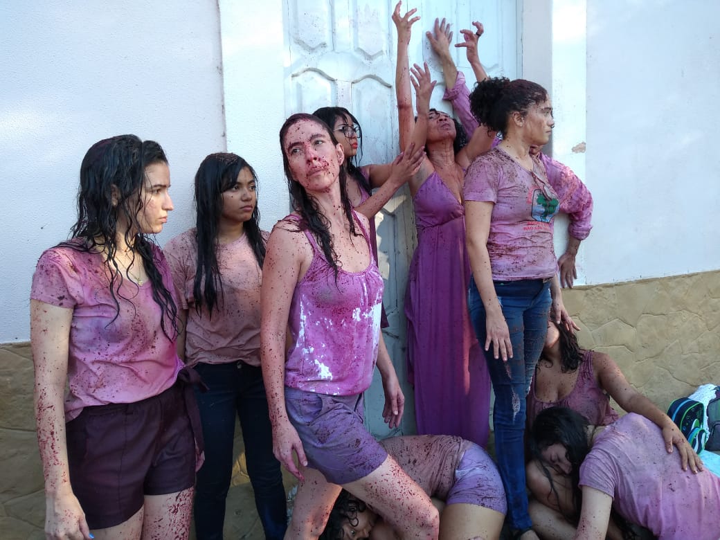 Performance-Ato realizado durante o corte do bolo no aniversário de Teresina.