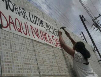 Foto: faixa colocada na comunidade Boa Esperança, zona norte de Teresina, em resistência às ameaças de remoção.
