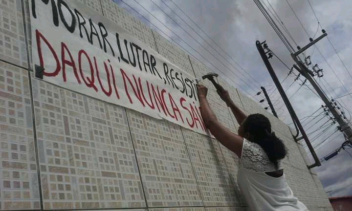 Foto: faixa colocada na comunidade Boa Esperança, zona norte de Teresina, em resistência às ameaças de remoção.
