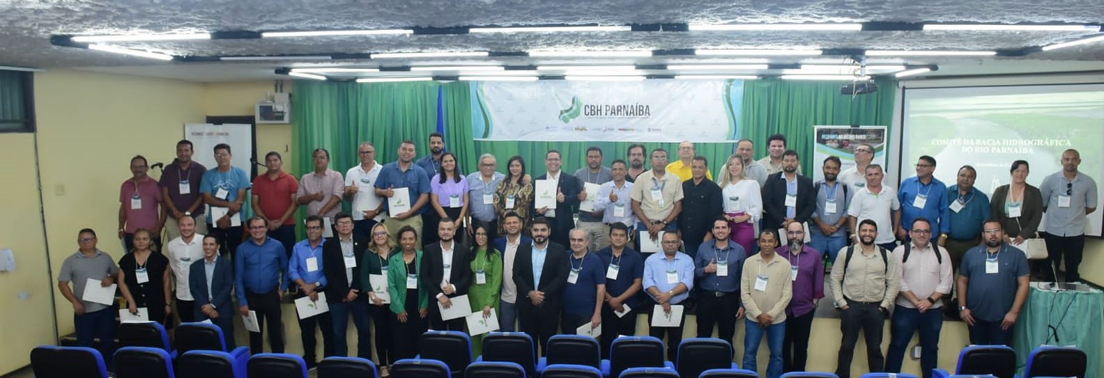 Fotografia da posse dos representantes eleitos, durante posse do Comitê da Bacia Hidrográfica do Rio Parnaíba