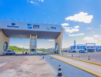 Foto da faixa da ZPE do Parnaíba, no Piauí.